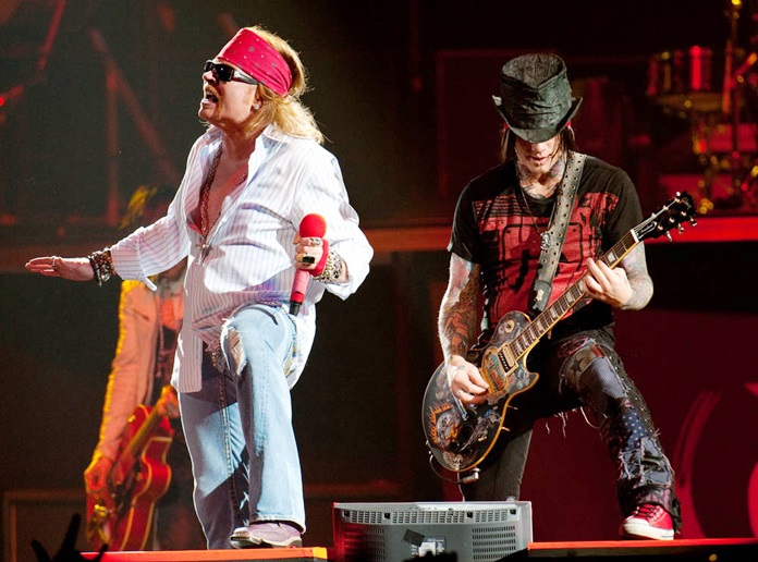 axl-and-dj-ashba-live-canada.jpg
