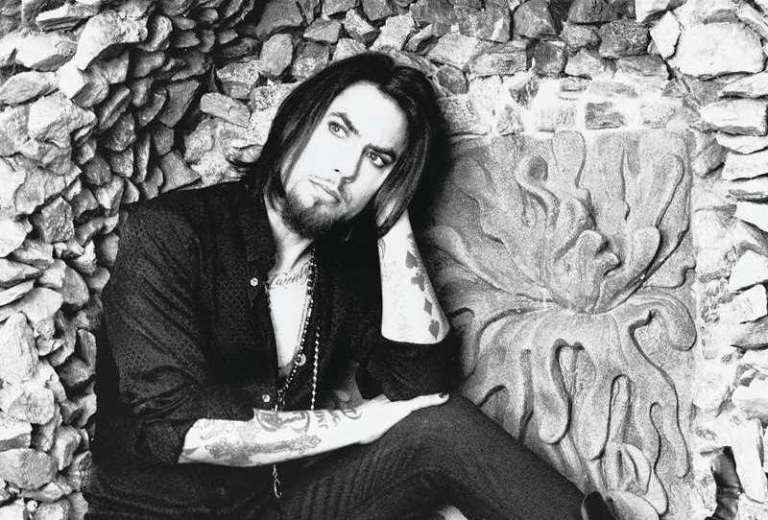 Blanco y negro. El músico ya no percibe todo de ese color.