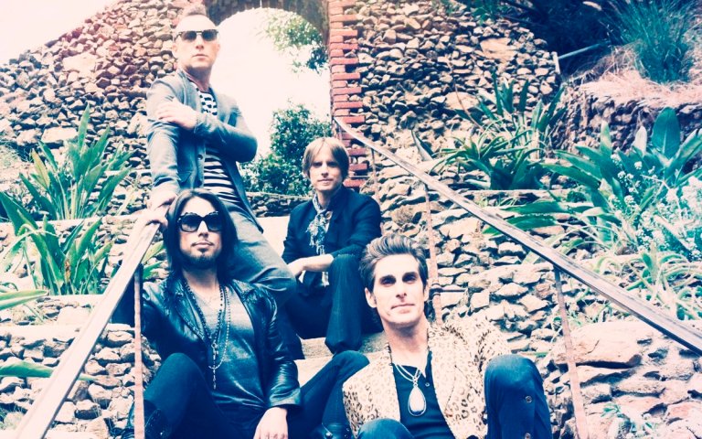 Jane’s Addiction, una fuerza irresistible. De arriba a abajo, de izquierda a derecha: el baterista Stephen Perkins, el bajista Chris Chaney, el violero Dave Navarro y el cantante Perry Farrell.